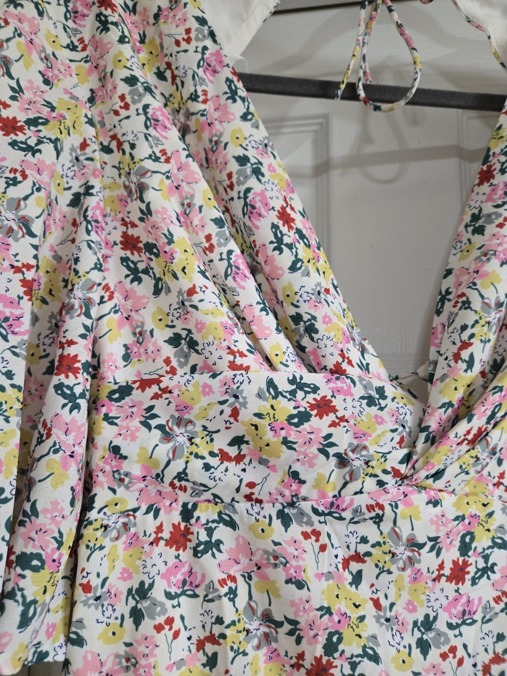 NWT Love Triangle Size Large Floral V-Neck Short Sleeve Women’s Romper - Picture 8 of 11